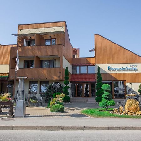 ホテル Floros Simfonija Šventoji エクステリア 写真