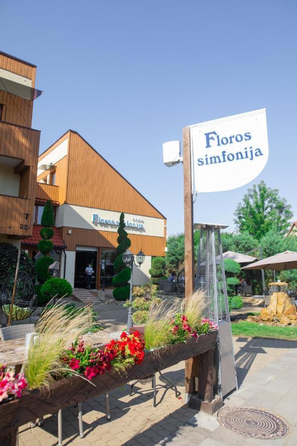 ホテル Floros Simfonija Šventoji エクステリア 写真